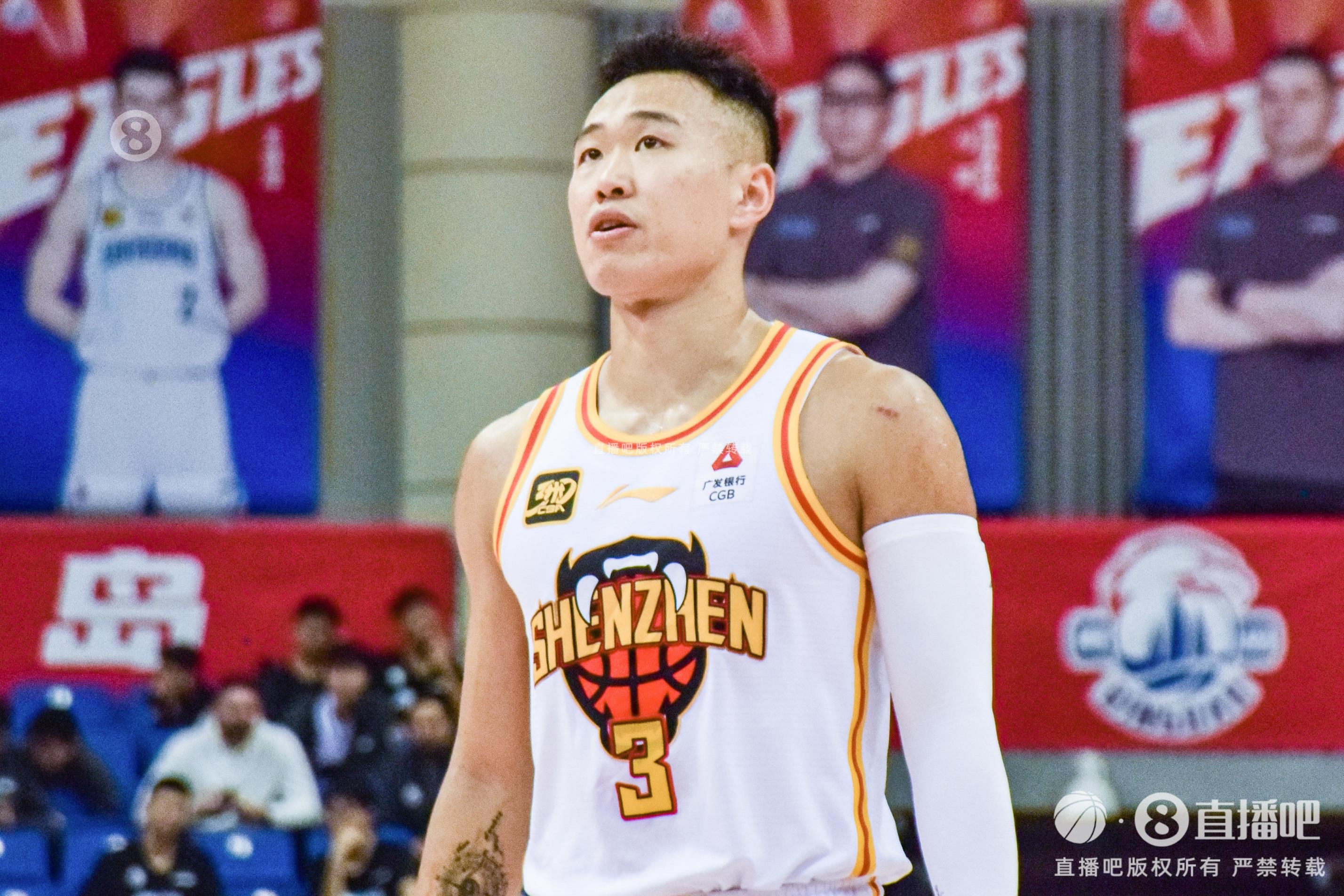 下半場(chǎng)沒(méi)給打！賀希寧14分鐘3中0無(wú)得分 僅拿3籃板