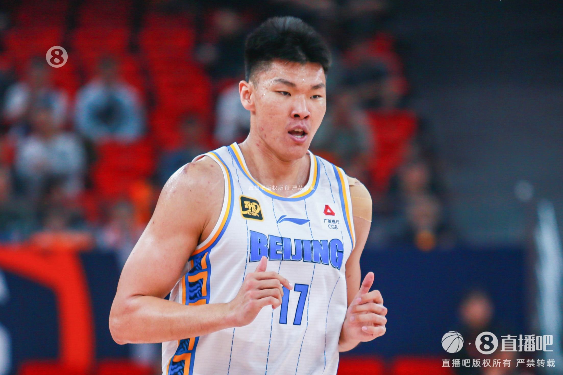 進(jìn)攻端把握機(jī)會(huì)不錯(cuò)！范子銘10投7中貢獻(xiàn)16分3助攻